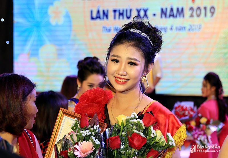 Nữ sinh 18 tuổi giành danh hiệu Người đẹp Lễ hội Làng Vạc năm 2019