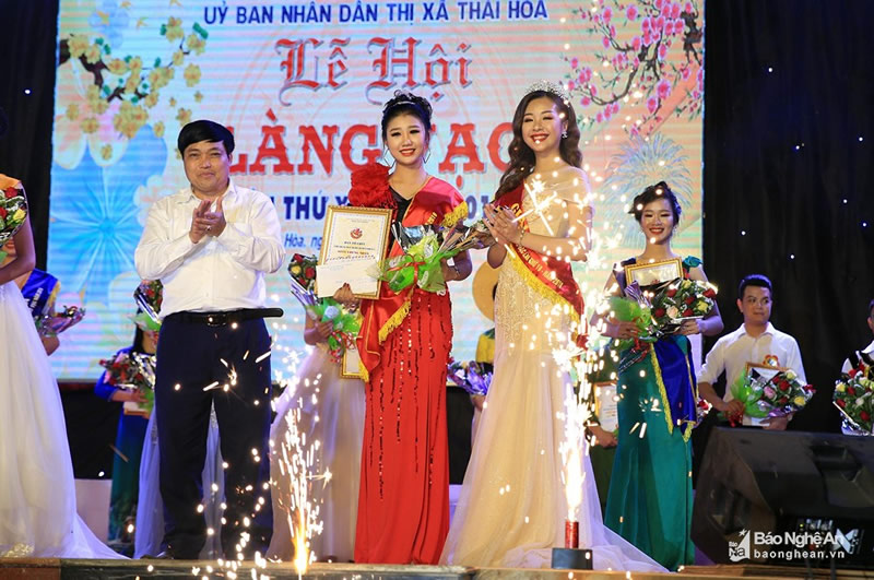 Nữ sinh 18 tuổi giành danh hiệu Người đẹp Lễ hội Làng Vạc năm 2019